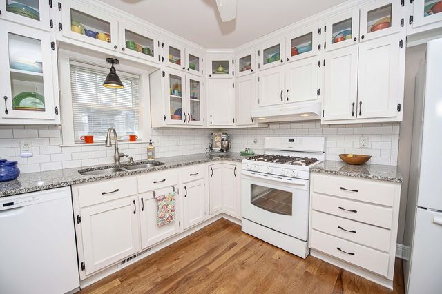 1319 E Monroe Street, Springfield, MO 65804