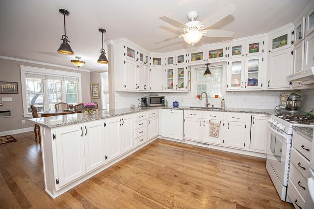 1319 E Monroe Street, Springfield, MO 65804