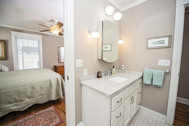 1319 E Monroe Street, Springfield, MO 65804