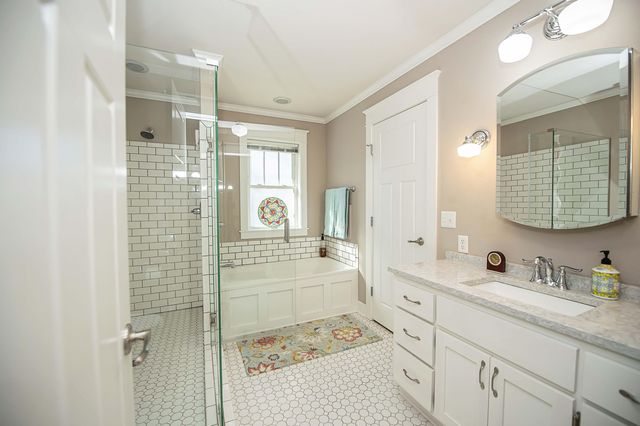 1319 E Monroe Street, Springfield, MO 65804