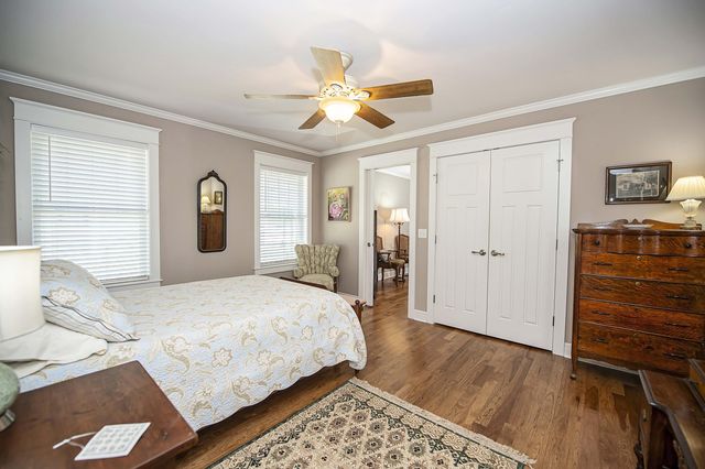 1319 E Monroe Street, Springfield, MO 65804