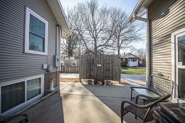 1319 E Monroe Street, Springfield, MO 65804