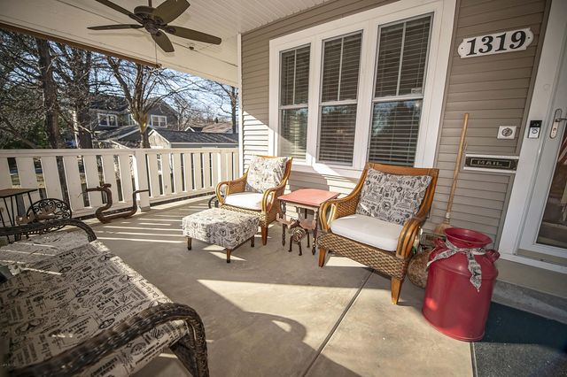 1319 E Monroe Street, Springfield, MO 65804