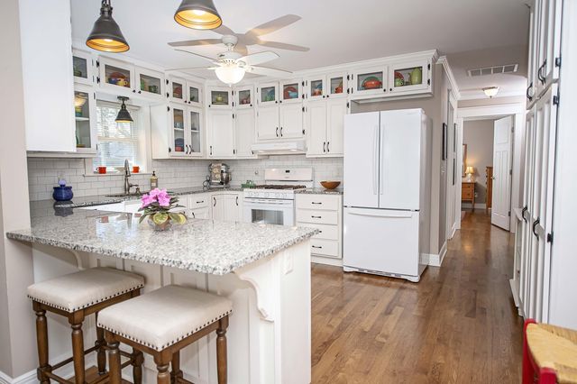 1319 E Monroe Street, Springfield, MO 65804