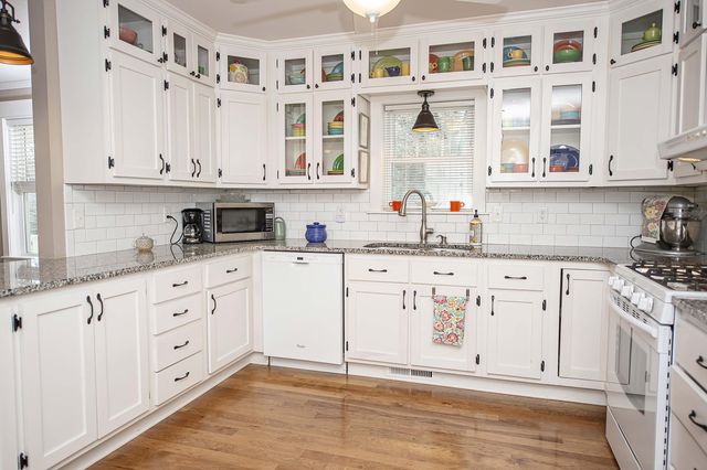 1319 E Monroe Street, Springfield, MO 65804