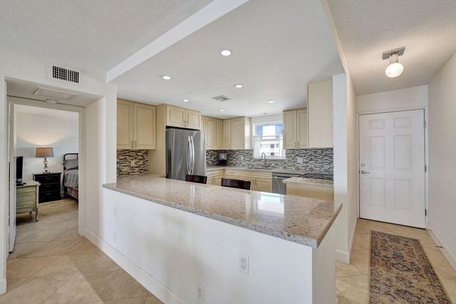 1051 HILLSBORO MILE 906E, Hillsboro Beach, FL 33062