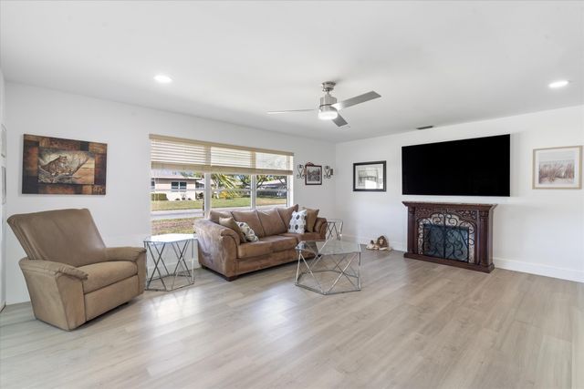 1022 Circle Drive A, Delray Beach, FL 33445