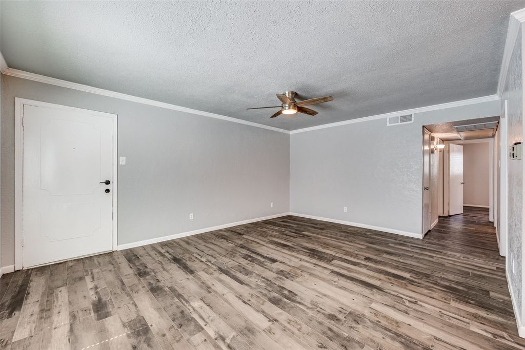 5053 Les Chateaux Drive 141, Dallas, TX 75235