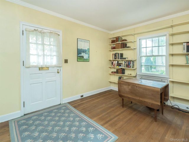 87 Robinson Avenue, Glen Cove, NY 11542