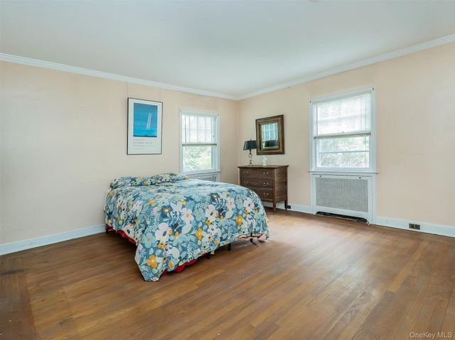 87 Robinson Avenue, Glen Cove, NY 11542