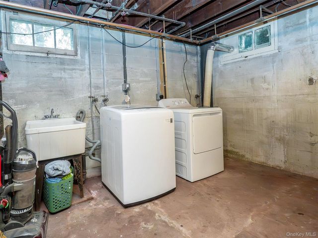 87 Robinson Avenue, Glen Cove, NY 11542
