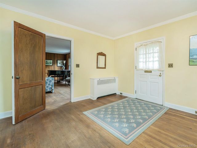87 Robinson Avenue, Glen Cove, NY 11542