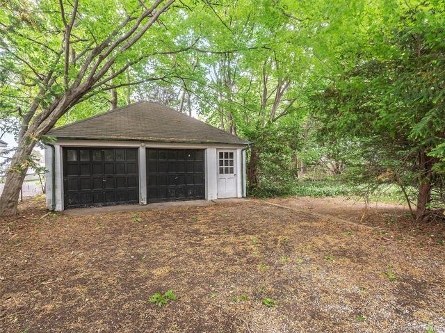 87 Robinson Avenue, Glen Cove, NY 11542