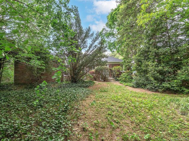 87 Robinson Avenue, Glen Cove, NY 11542