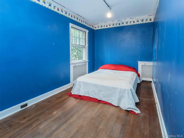87 Robinson Avenue, Glen Cove, NY 11542