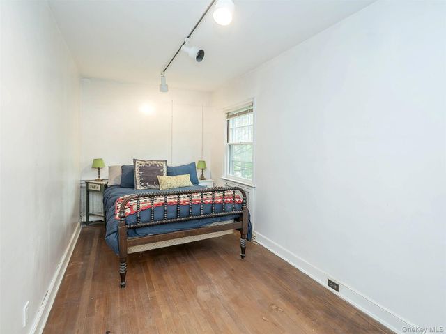 87 Robinson Avenue, Glen Cove, NY 11542
