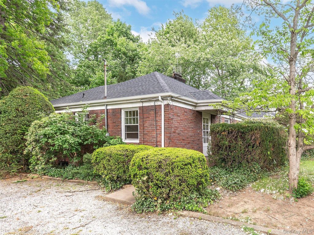 87 Robinson Avenue, Glen Cove, NY 11542