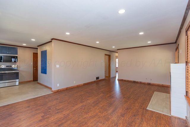 821 S Fifth Street, Canadian, TX 79014