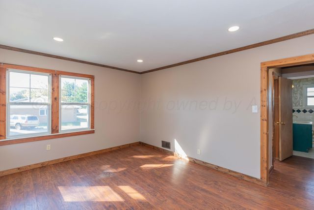 821 S Fifth Street, Canadian, TX 79014