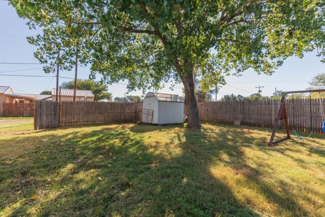 821 S Fifth Street, Canadian, TX 79014