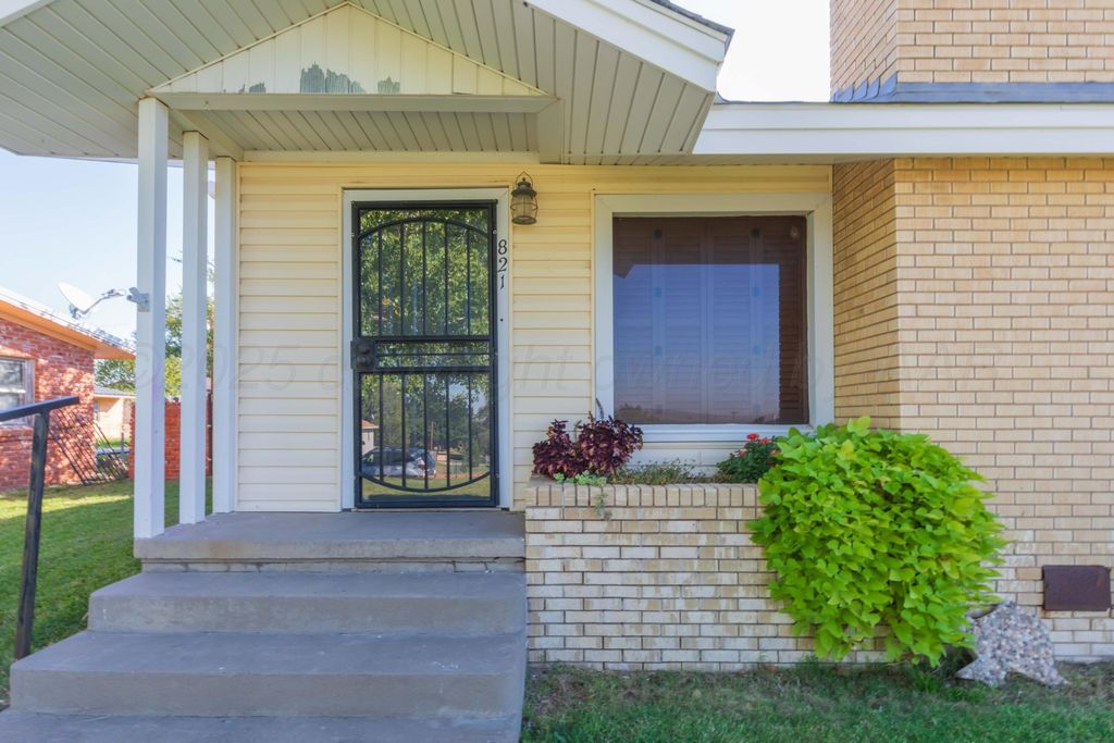 821 S Fifth Street, Canadian, TX 79014