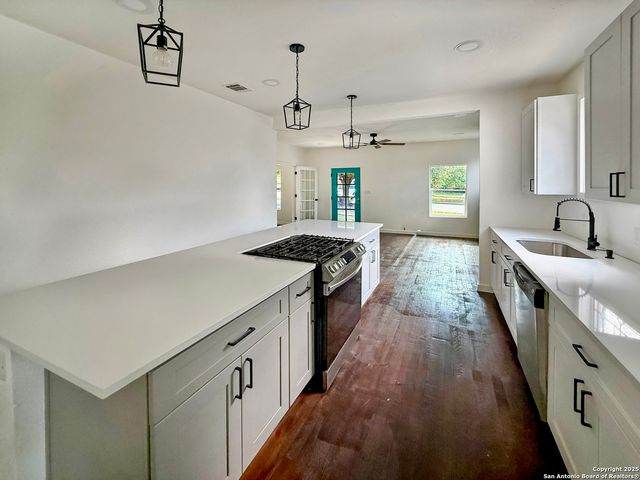 419 W Huisache, San Antonio, TX 78212