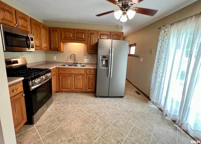 58 CHURCHILL Drive, Chatham, IL 62629