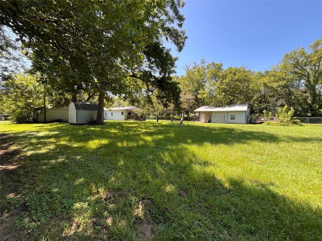 304 S Lafayette Street, Campbell, TX 75422