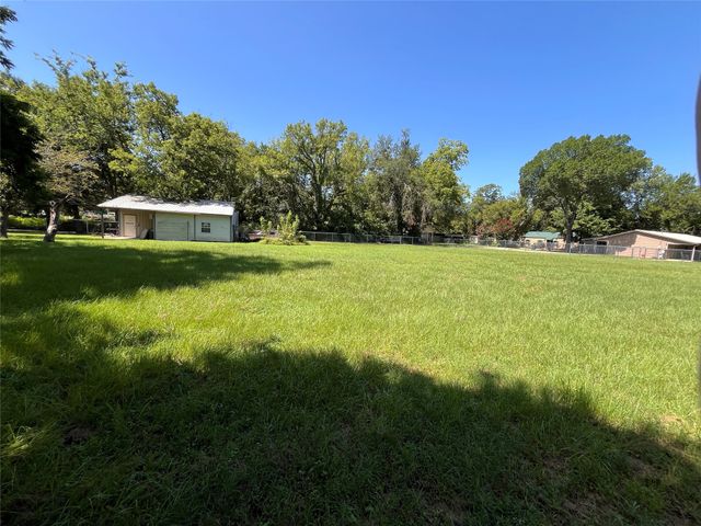 304 S Lafayette Street, Campbell, TX 75422
