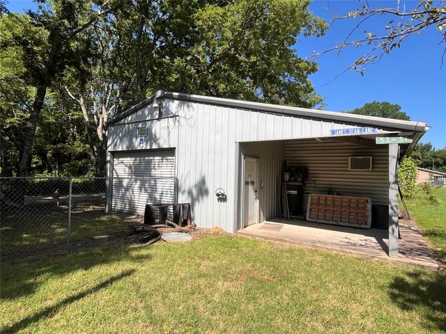 304 S Lafayette Street, Campbell, TX 75422