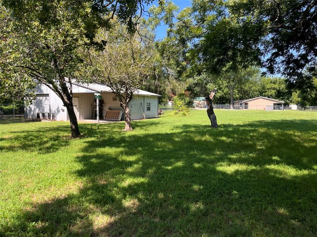 304 S Lafayette Street, Campbell, TX 75422