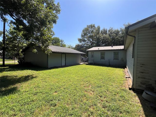 304 S Lafayette Street, Campbell, TX 75422
