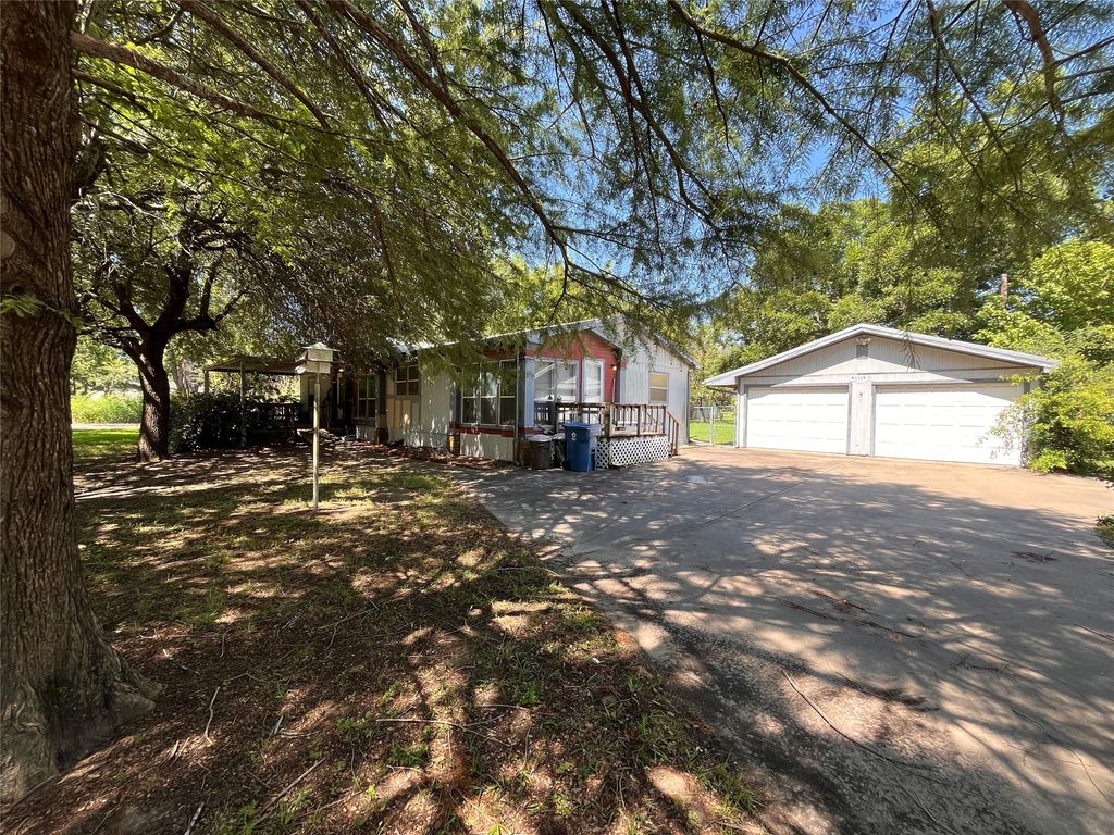 304 S Lafayette Street, Campbell, TX 75422