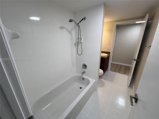 3261 Sabal Palm Manor 202, Davie, FL 33024