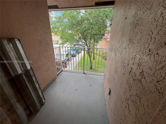 3261 Sabal Palm Manor 202, Davie, FL 33024