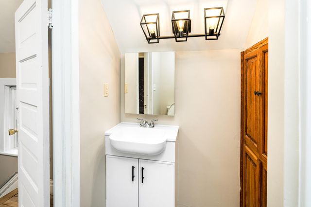 706 E 11th Street, Duluth, MN 55805