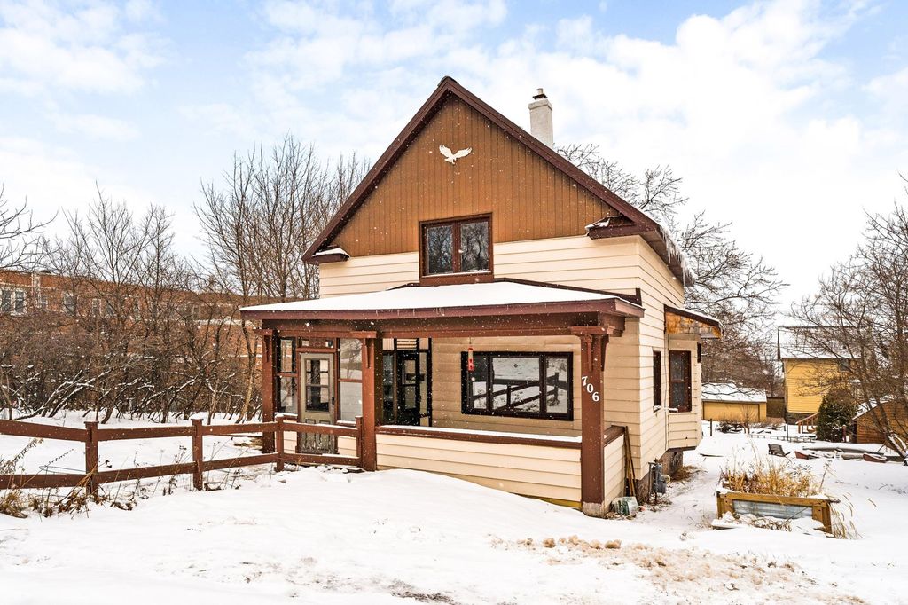 706 E 11th Street, Duluth, MN 55805