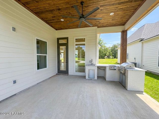 201 Cliffside Drive, Youngsville, LA 70592
