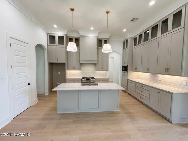201 Cliffside Drive, Youngsville, LA 70592