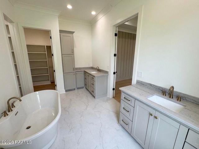 201 Cliffside Drive, Youngsville, LA 70592