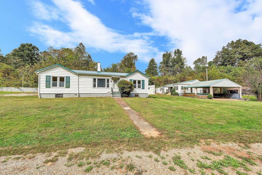 3145 DOE RUN RD, Rocky Mount, VA 24151