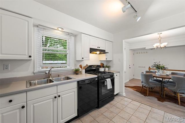 265 W Saint Anthony Lane, Florissant, MO 63031