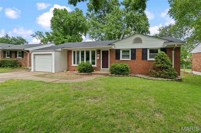 265 W Saint Anthony Lane, Florissant, MO 63031