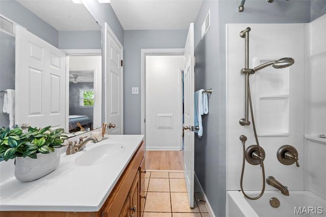 265 W Saint Anthony Lane, Florissant, MO 63031