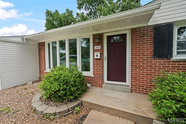 265 W Saint Anthony Lane, Florissant, MO 63031