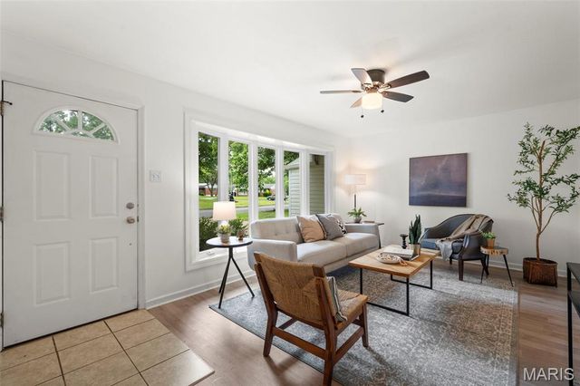 265 W Saint Anthony Lane, Florissant, MO 63031