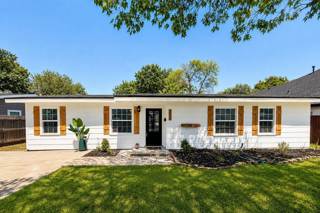 5852 Lyle Street, Westworth Village, TX 76114 — exterior