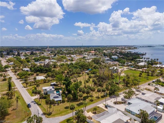 W Cowles ST, Englewood, FL 34223