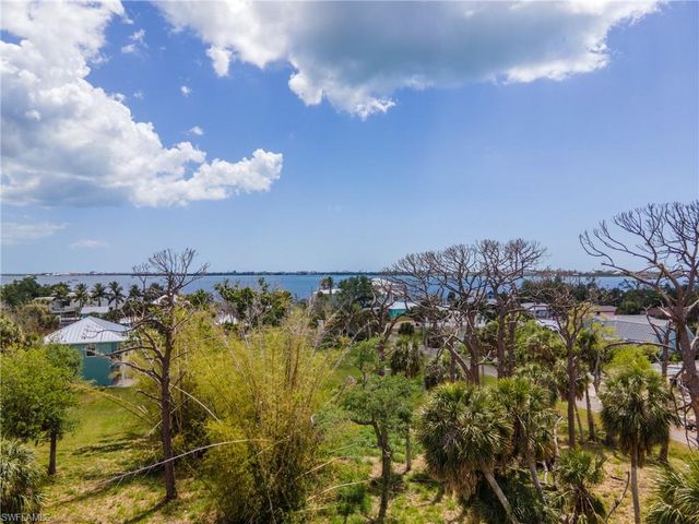 W Cowles ST, Englewood, FL 34223
