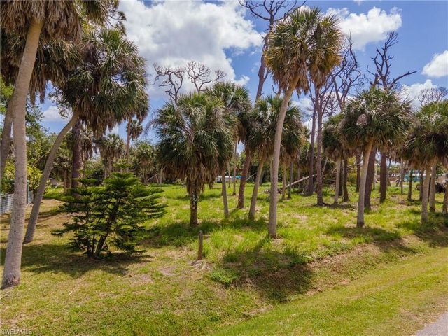 W Cowles ST, Englewood, FL 34223